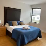 2 Bed 2 Baths In A Central Location ☆☆☆☆☆