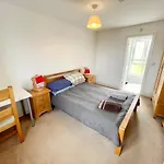 Basingstoke Townhouse Near Hospital