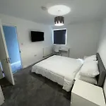 Double Room With Private Bathroom In Basingstoke