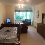 Lovely 2 Bedroom 2 Baths Flat With Free Parking