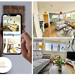 Stylish 2 Bed Flat In Basingstoke By 20Property Stays Short Lets & Serviced Accommodation
