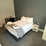 Arlan House, Central Basingstoke Hotel