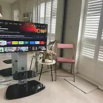 Lux Balcony Penthouse Room Basingstoke Hospital 2Min Drive And Walkable