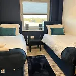Wow 4 Beds 2 Bath With Lift Refurbished Apartment