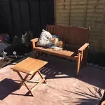Basingstoke En Suite Room In Garden Annex