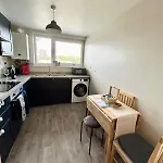 Charming 2 Bedroom Flat In Basingstoke Centre