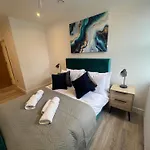 2 Bedroom Apartment - In The Heart Of Basingstoke