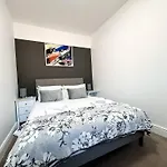 Hospital House 7 Beds Office Free Parking