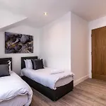 2-Bed Apartment In Basingstoke - Central & Convenient