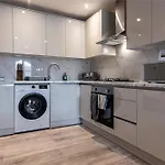 2-Bed Apartment In Basingstoke - Central & Convenient