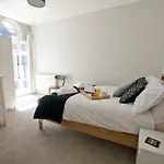 Wolverton Suite - Basingstoke Central Apartment