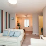Central 2 bedroom apartment