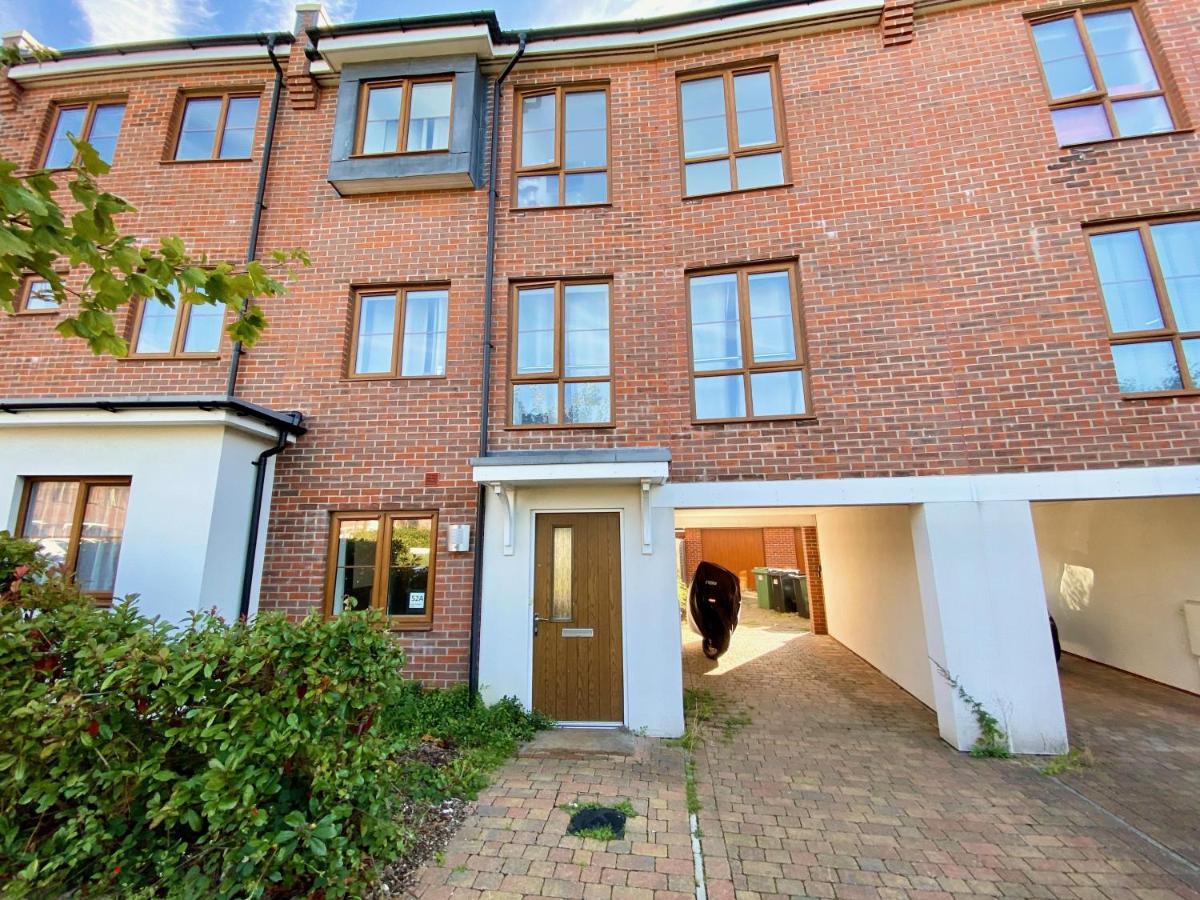 Townhouse Near Hospital