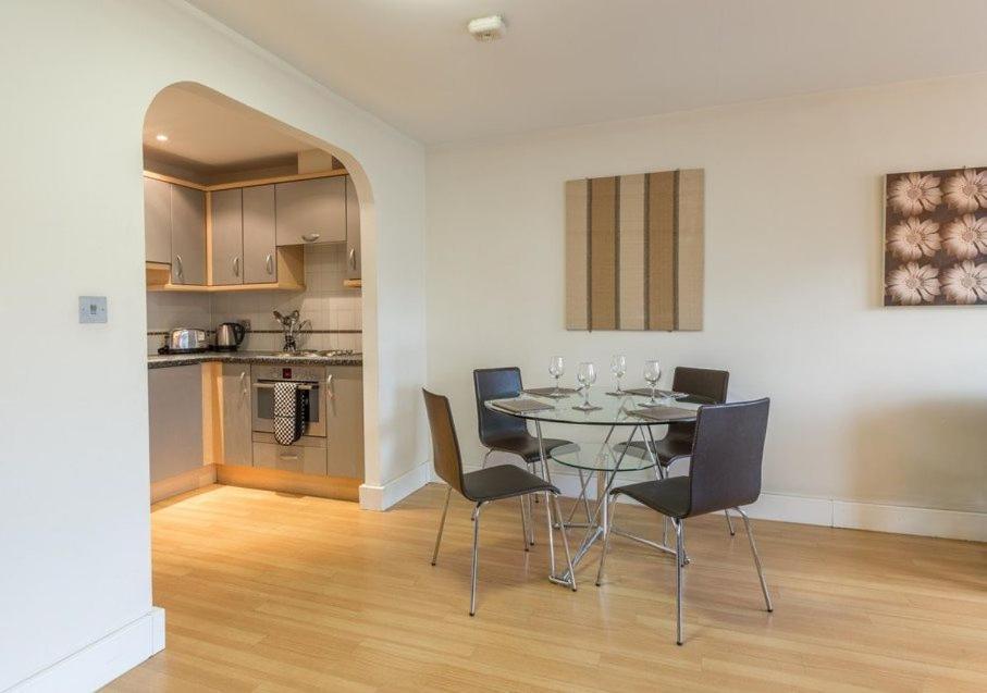 2 Bed 2 Baths In A Location ☆☆☆☆☆ Apartamento Basingstoke
