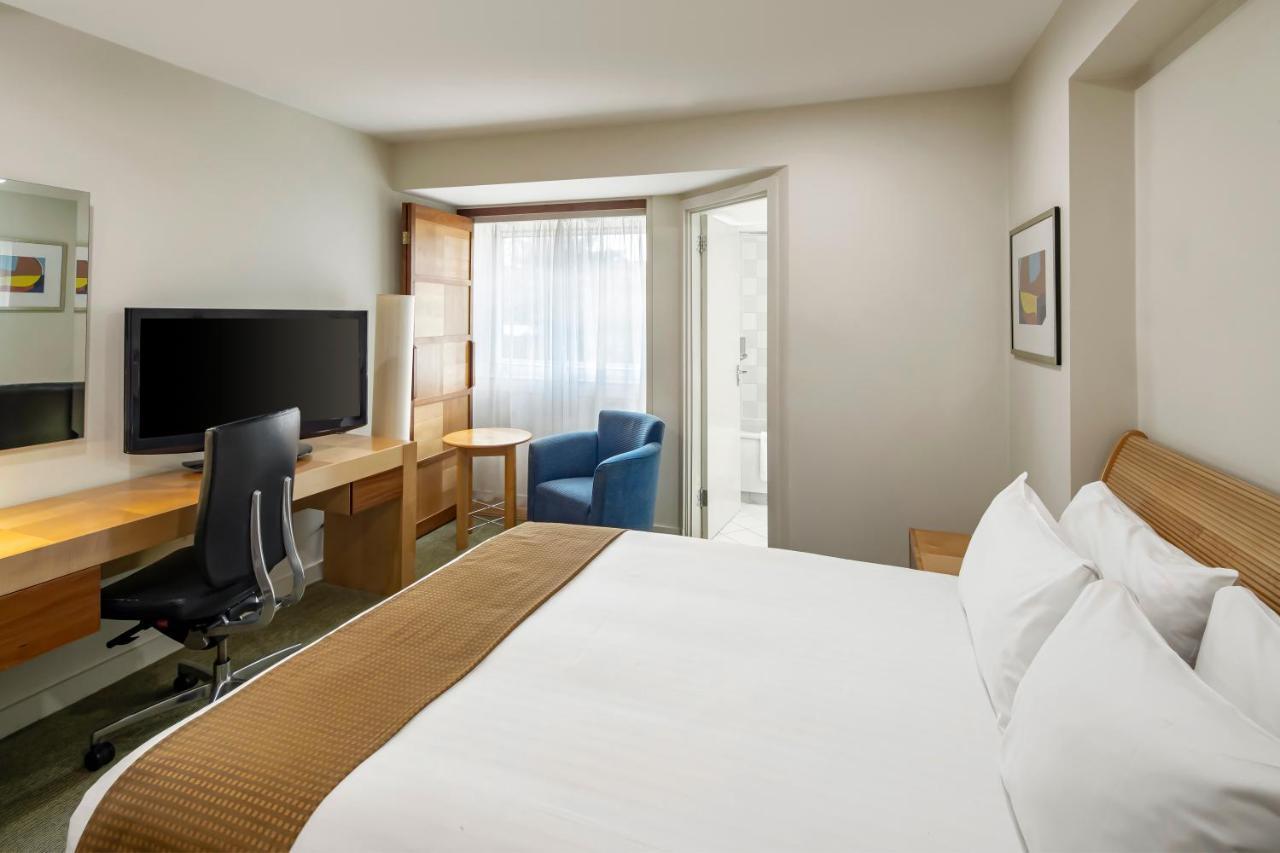 By Ihg