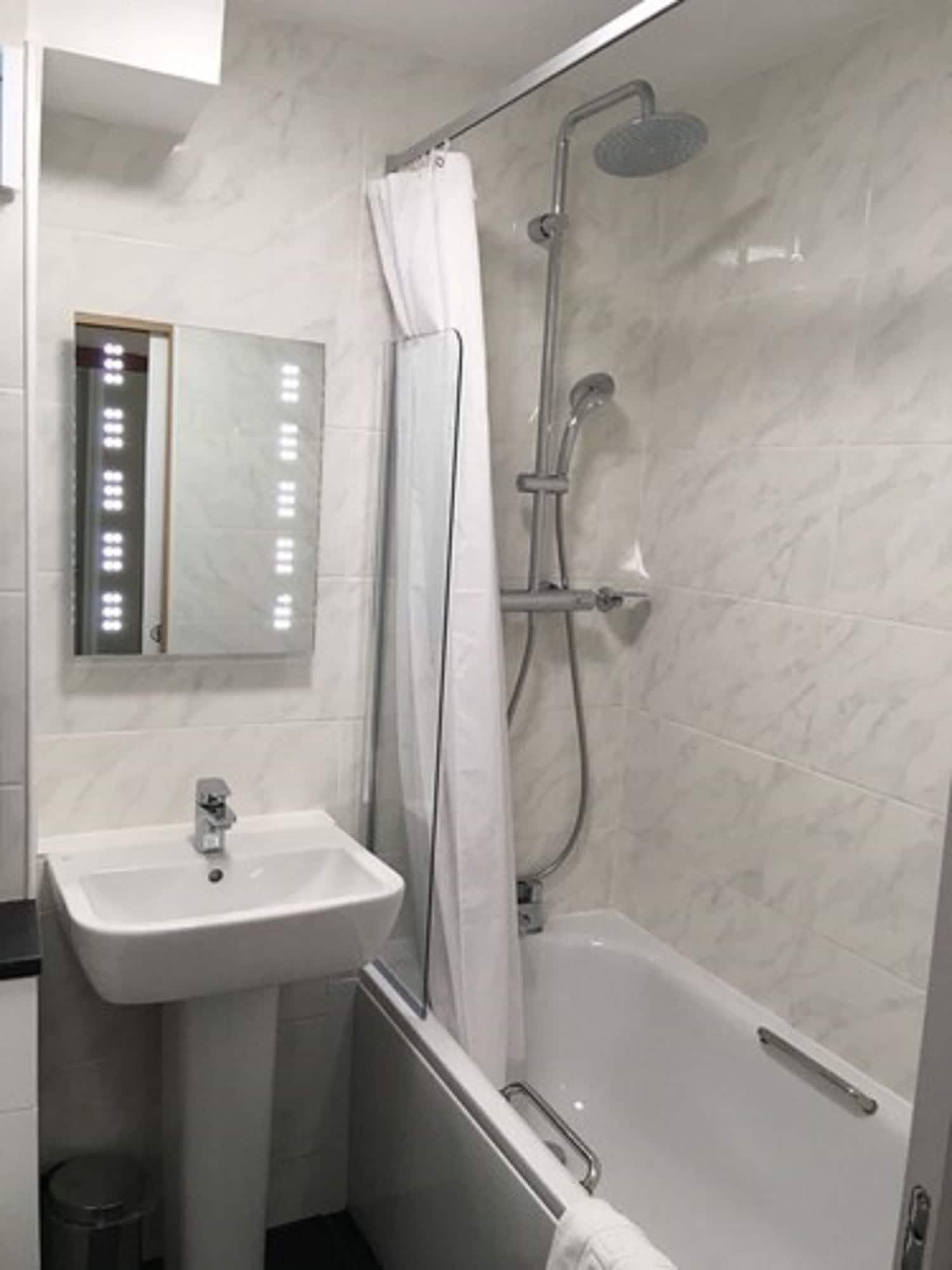 Red Lion Hotel 3*