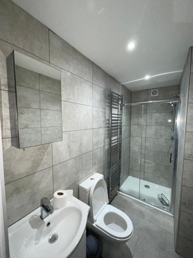 Double With Private Bathroom In Homestay Basingstoke