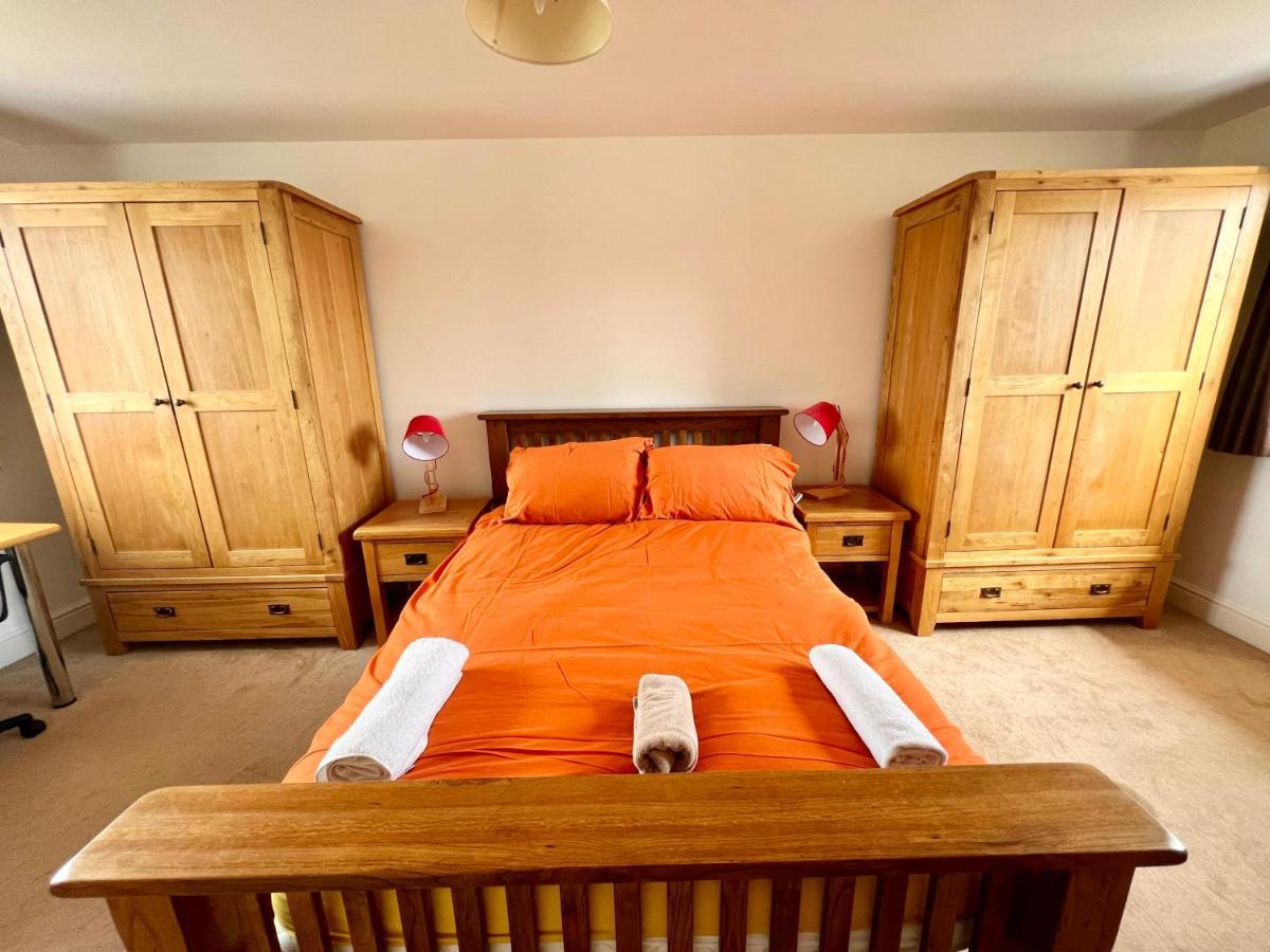 Townhouse Near Hospital Basingstoke