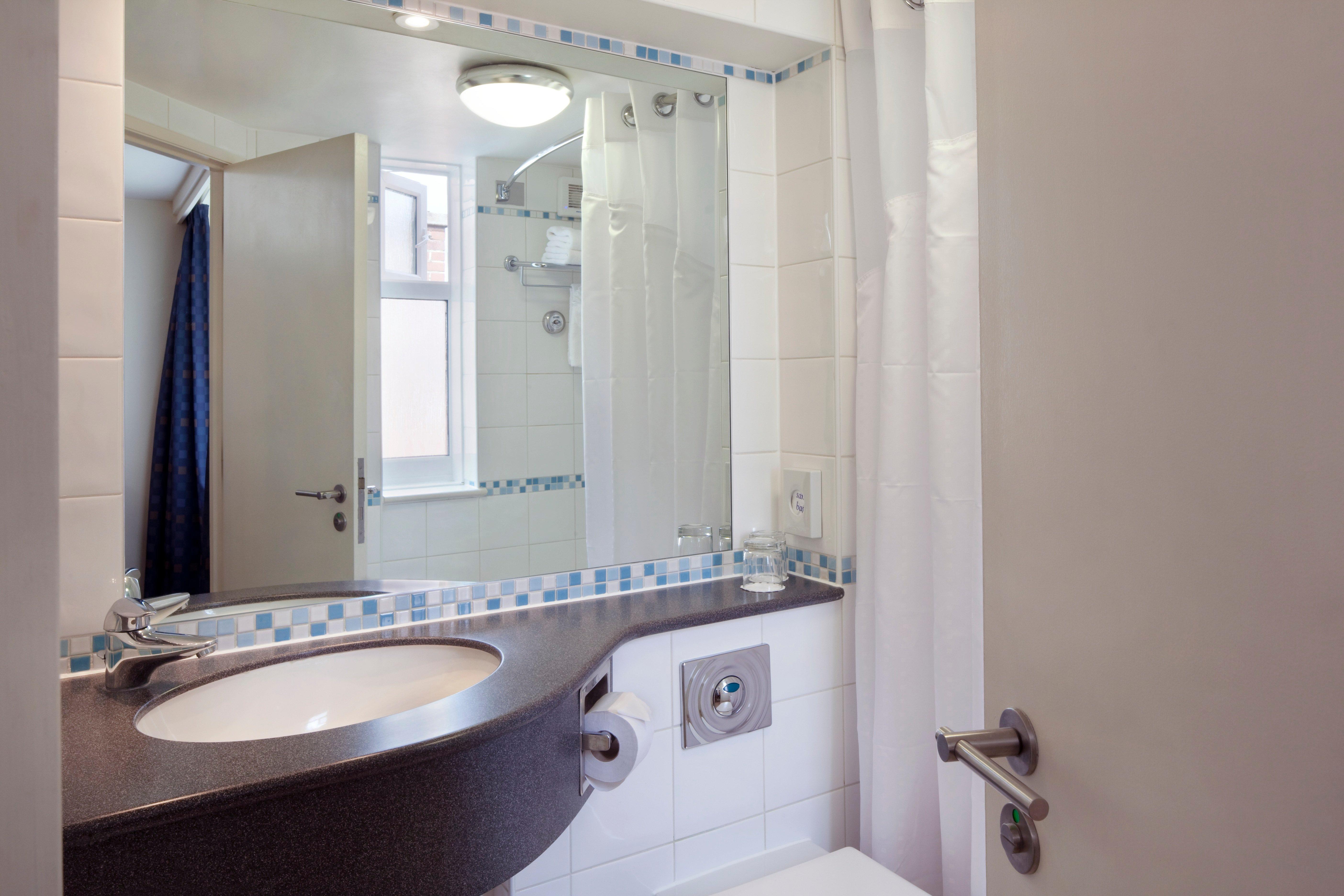 Hotel Holiday By Ihg 4*