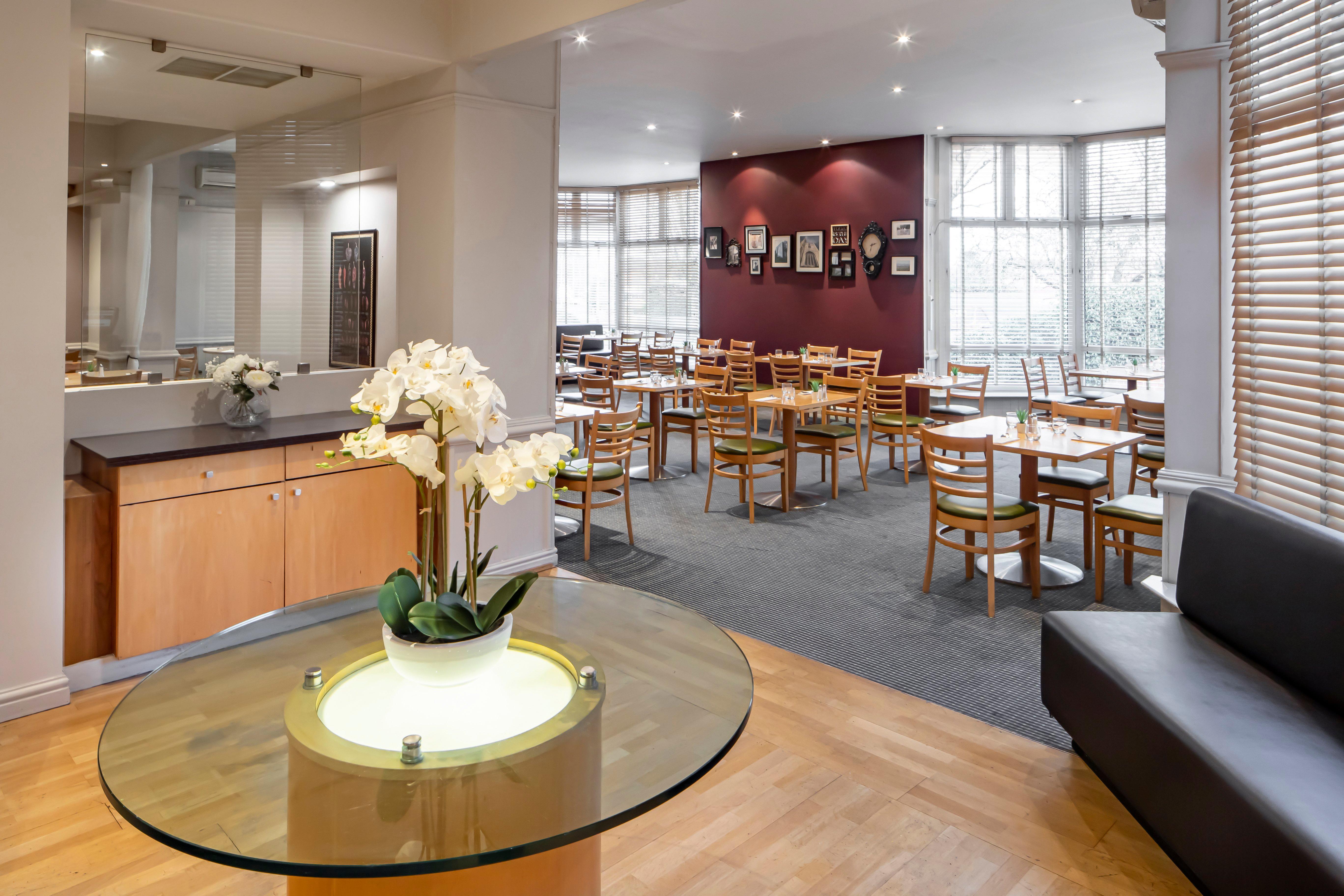 Holiday By Ihg Hotel 4*