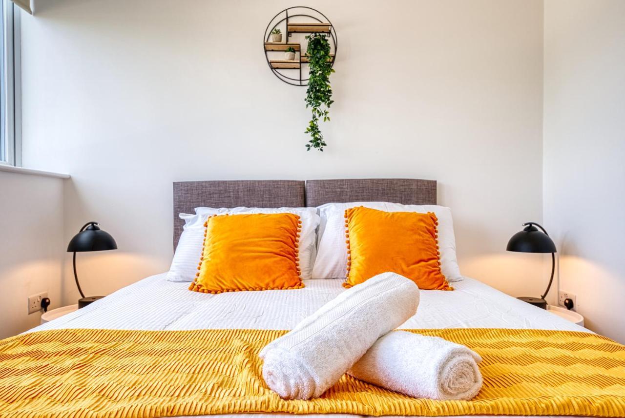 Stylish 2 Bed Flat In By 20property Short Lets & Serviced Apartamento *