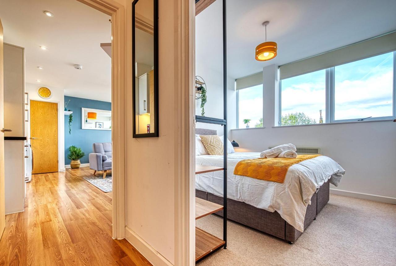 Stylish 2 Bed Flat In By 20property Short Lets & Serviced