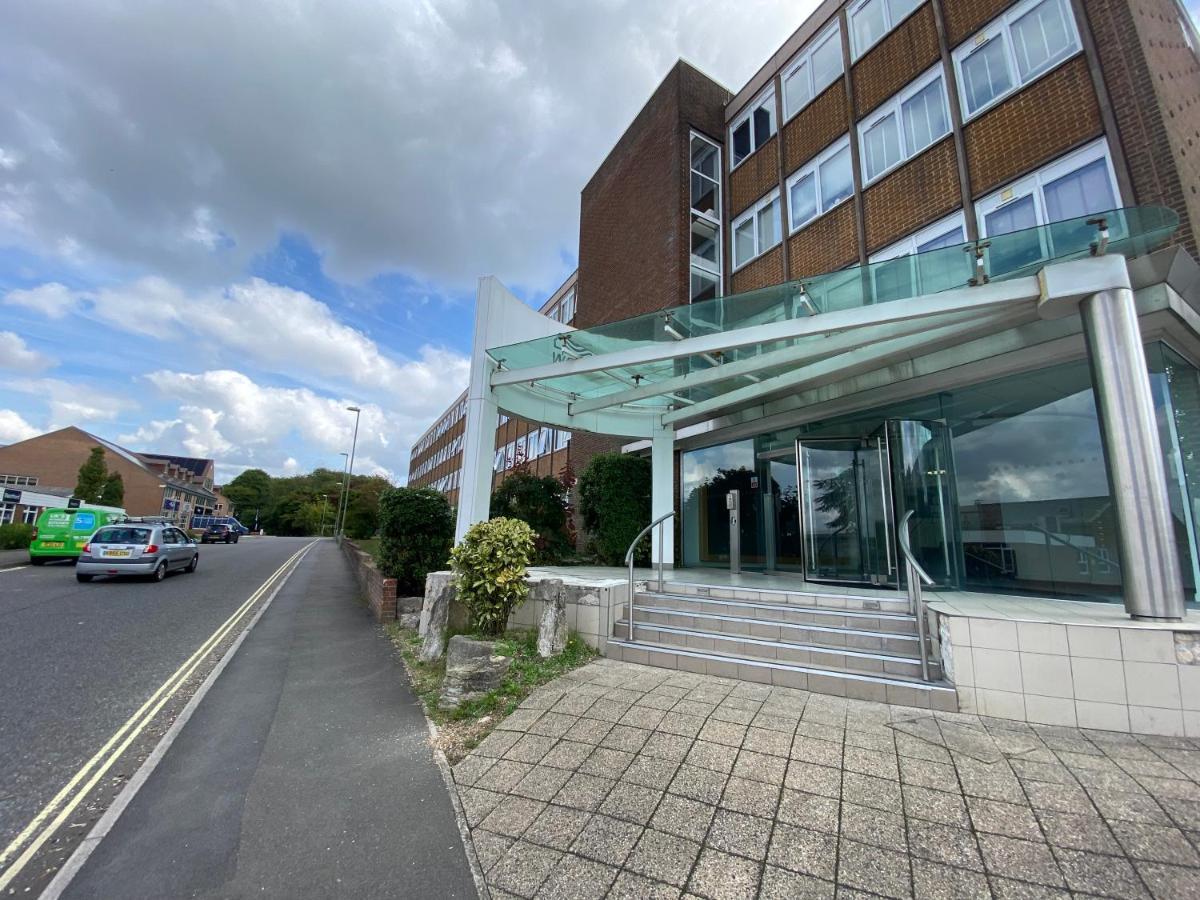 Stylish 2 Bed Flat In By 20property Short Lets & Serviced *
