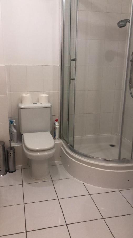 Lovely 2 Bedroom 2 Baths Flat With Free Parking Apartment