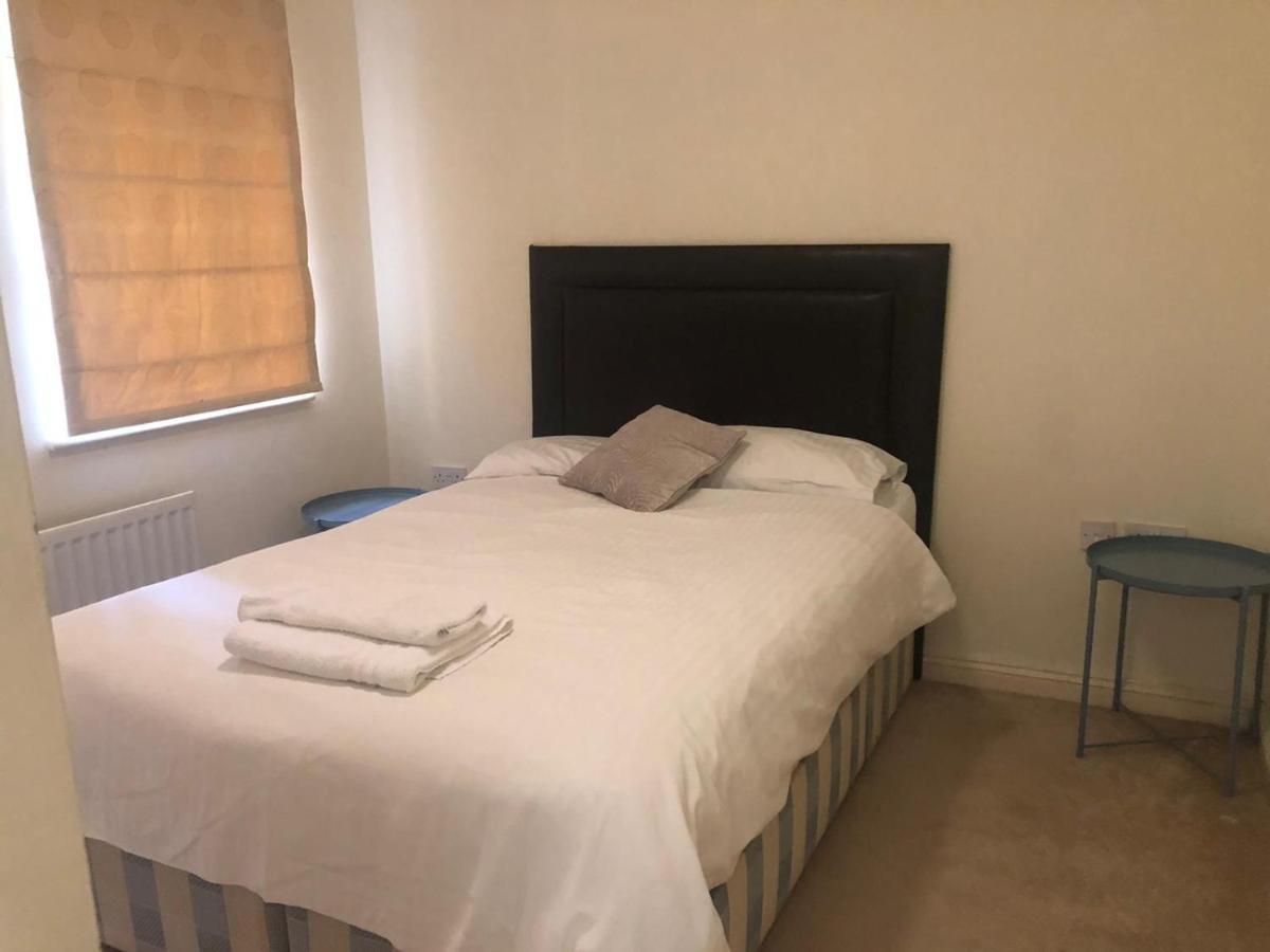 Lovely 2 Bedroom 2 Baths Flat With Free Parking Apartment