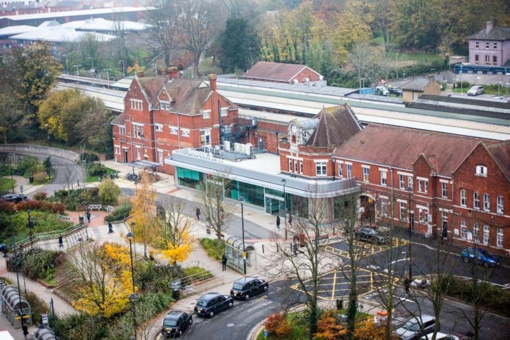 Cosy 2 Bed Flat Near Train Station With Free Parking! Basingstoke