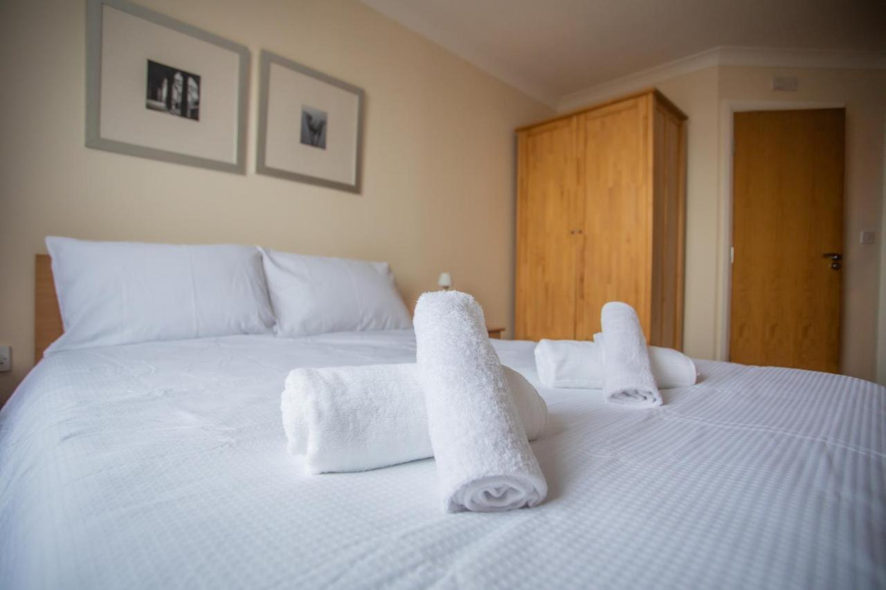 Cosy 2 Bed Flat Near Train Station With Free Parking! Apartment