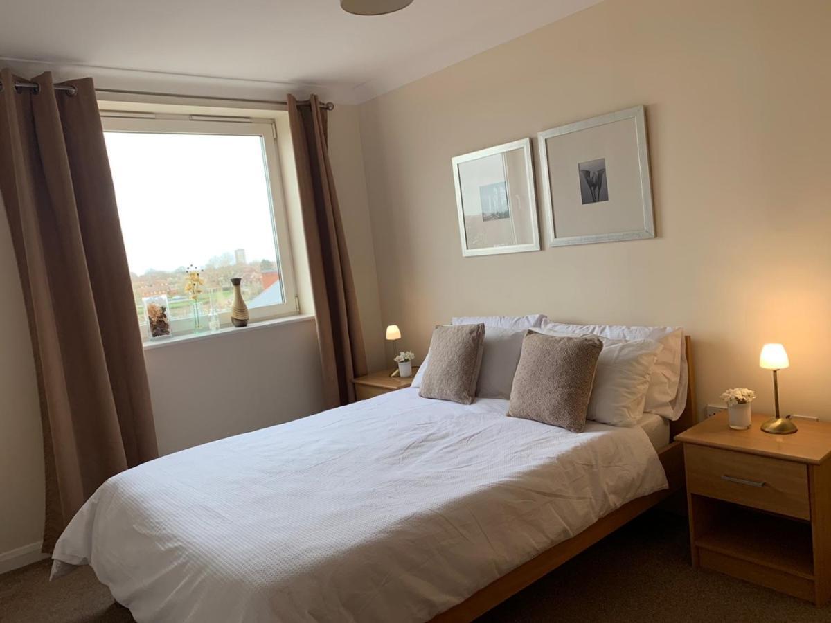 Apartment Cosy 2 Bed Flat Near Train Station With Free Parking!