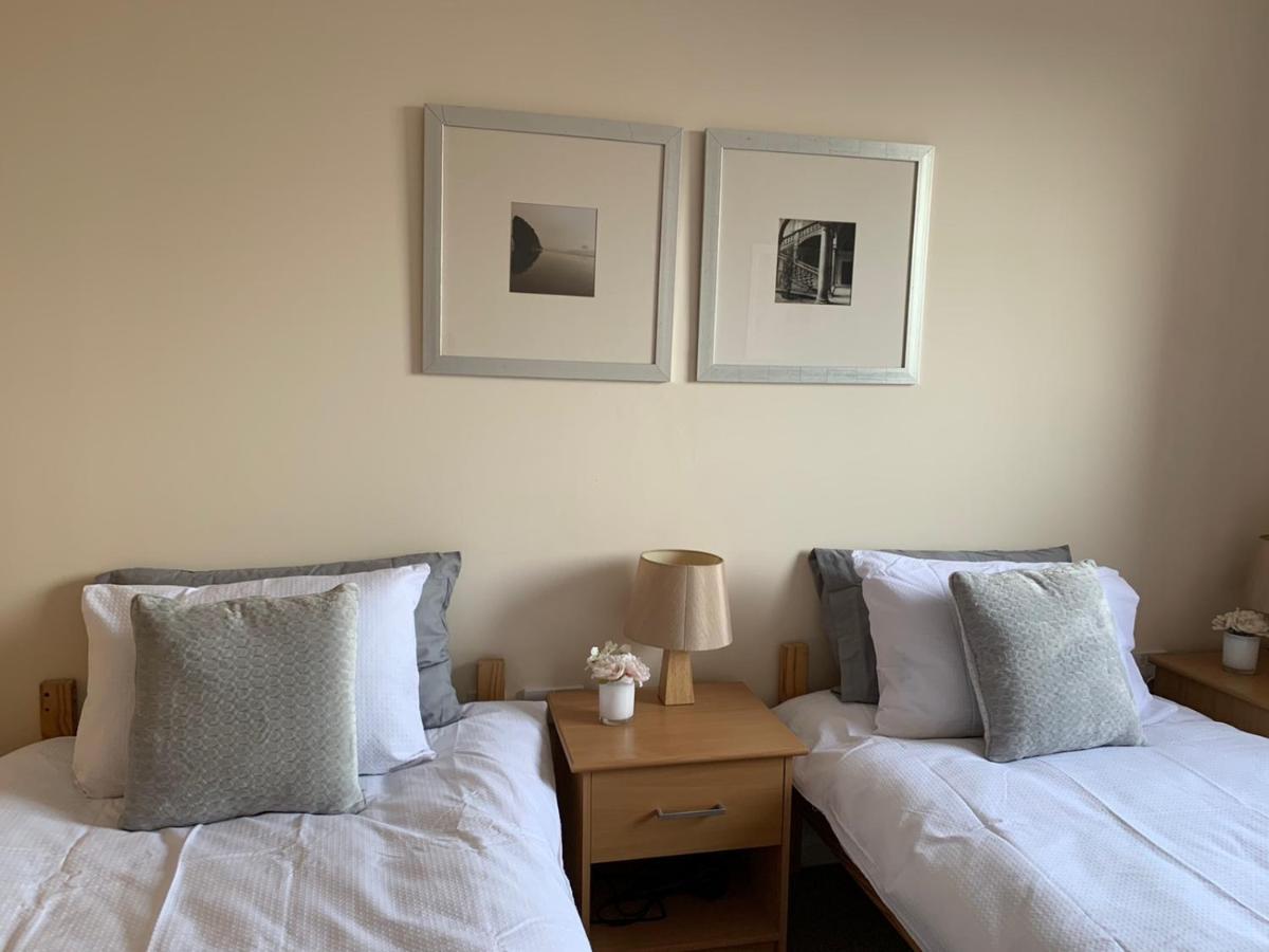 Apartment Cosy 2 Bed Flat Near Train Station With Free Parking! *