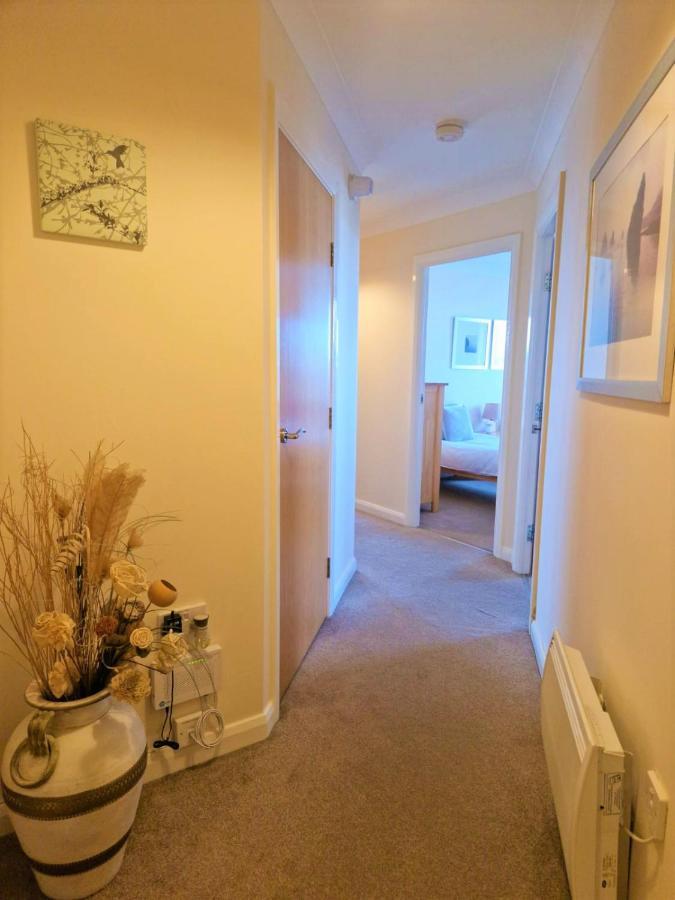 Cosy 2 Bed Flat Near Train Station With Free Parking! Basingstoke