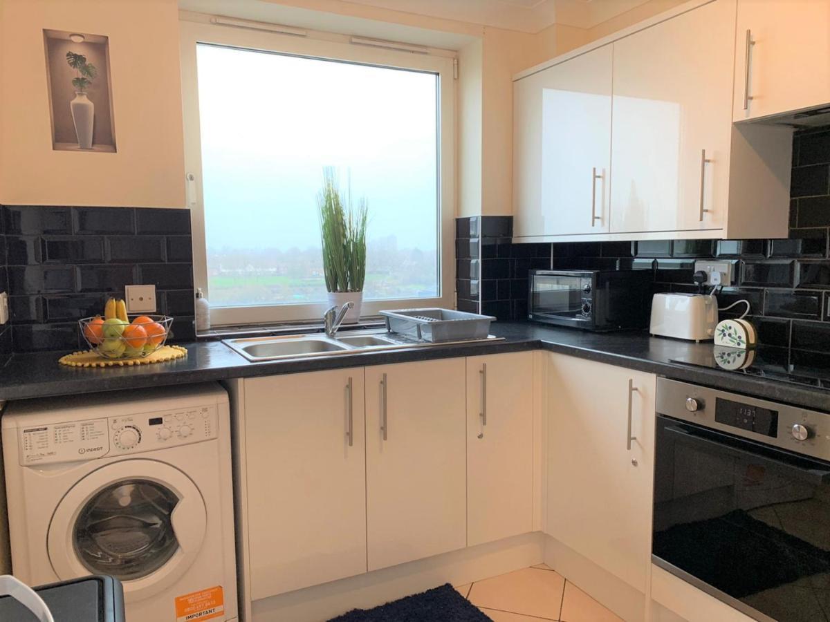Cosy 2 Bed Flat Near Train Station With Free Parking! * Basingstoke