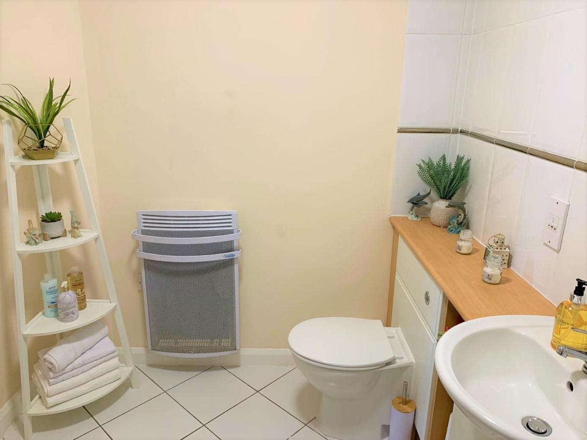 Cosy 2 Bed Flat Near Train Station With Free Parking! Apartment *