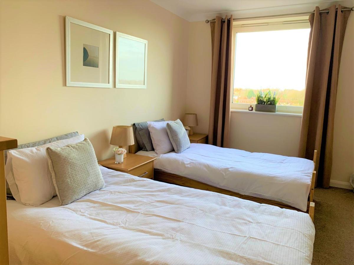 Apartment Cosy 2 Bed Flat Near Train Station With Free Parking! *