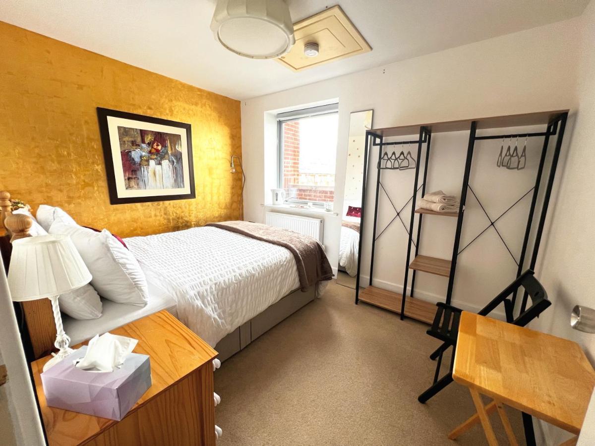 Gold Penthouse 5min To Hospital * Basingstoke