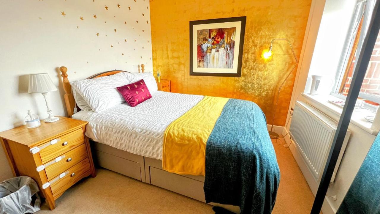 Gold Penthouse 5min To Hospital * Basingstoke