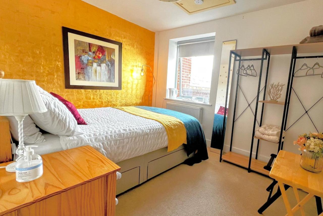 Homestay Gold Penthouse 5min To Hospital Basingstoke