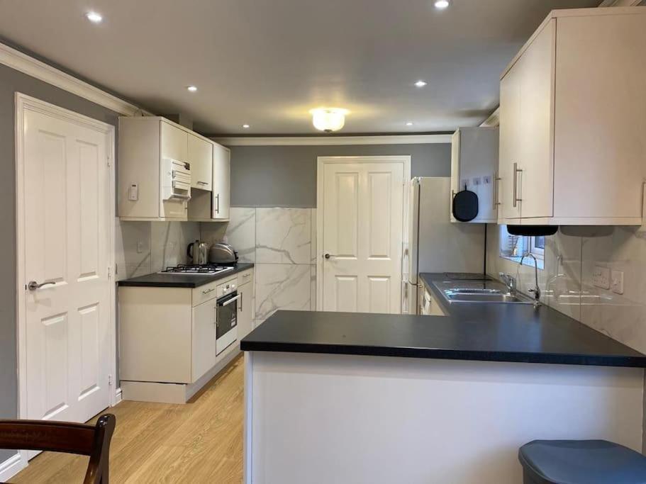 Stunning 4-bedroom Apartamento