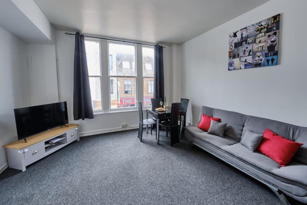 Flat In * Basingstoke