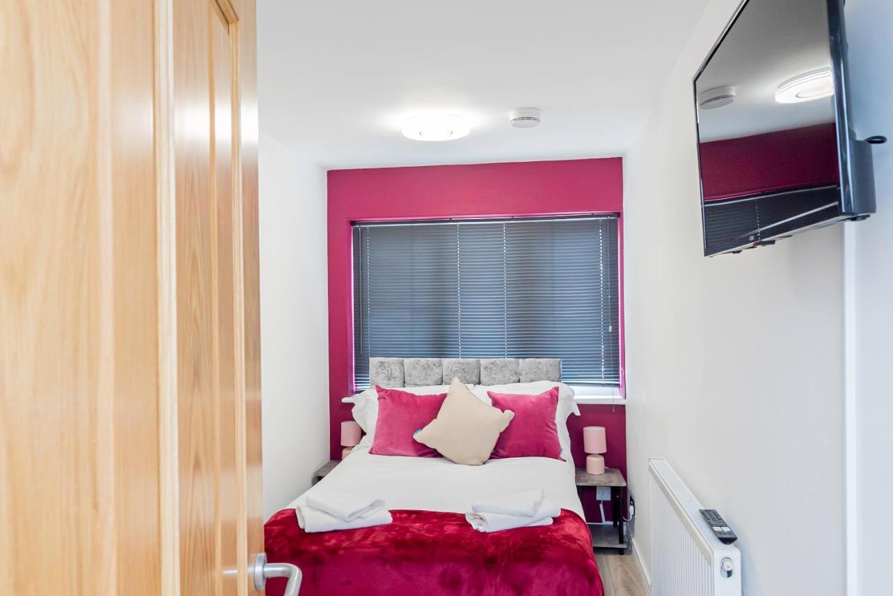8 Beds, 3 Baths Perfect For Contractors & Teams *