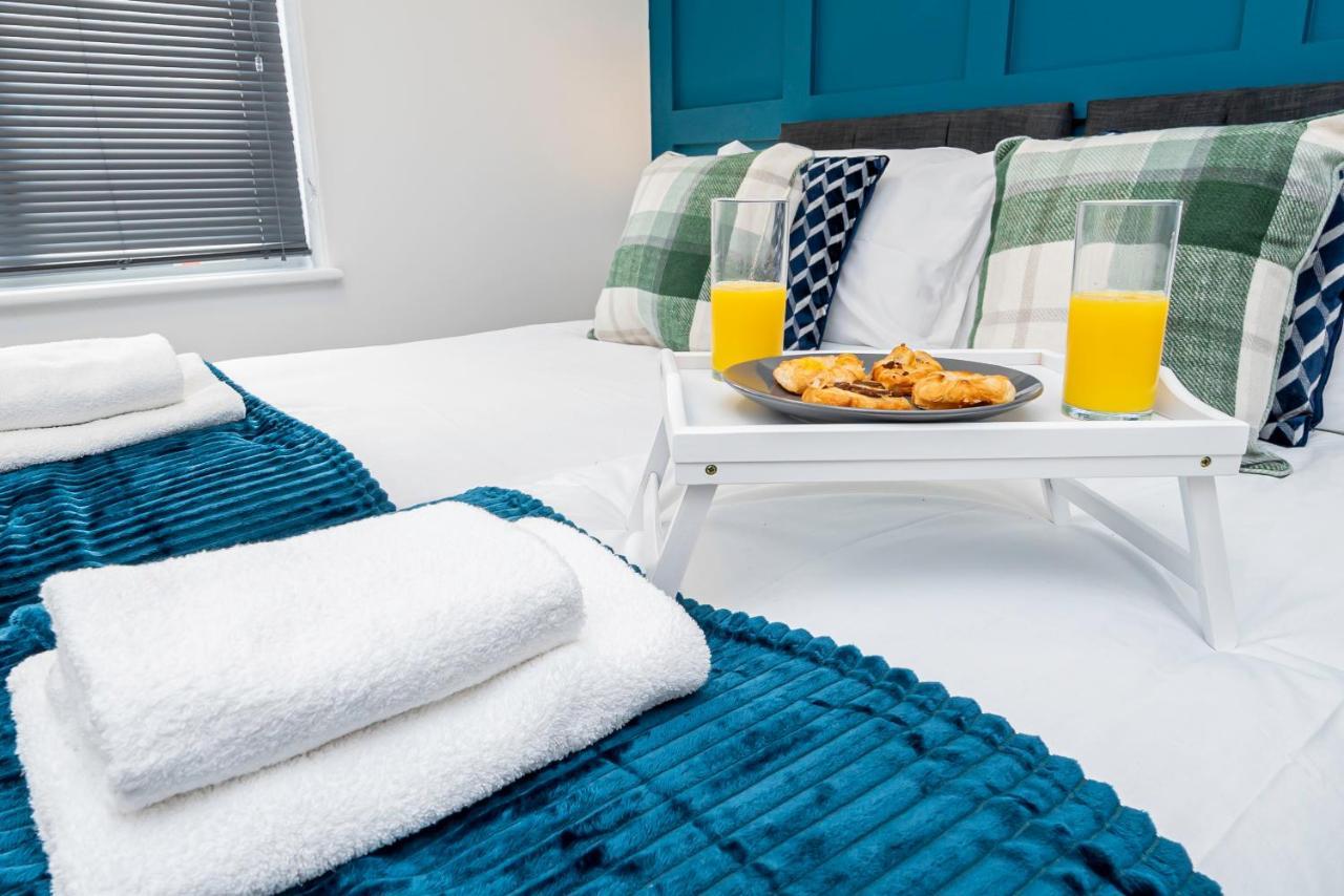 8 Beds, 3 Baths Perfect For Contractors & Teams
