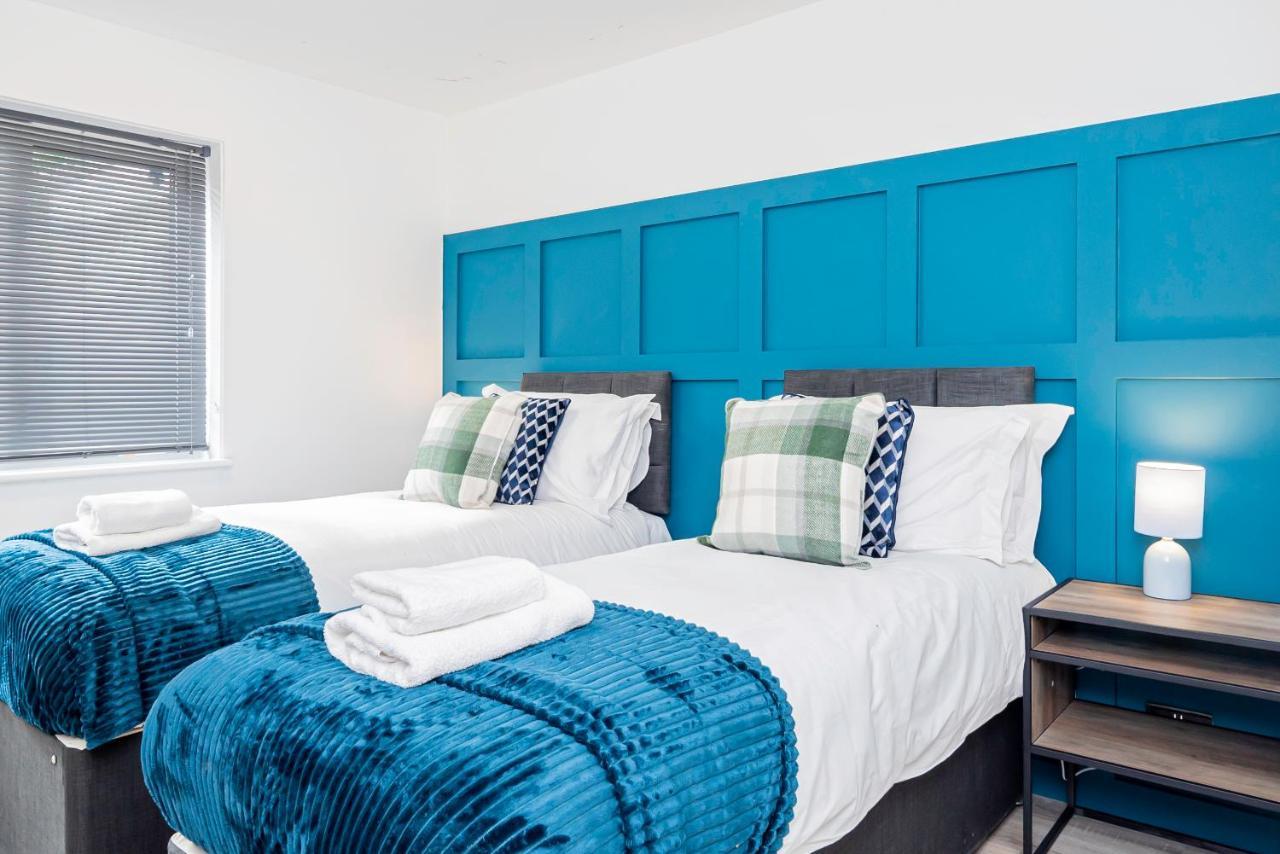 8 Beds, 3 Baths Perfect For Contractors & Teams Casa de férias