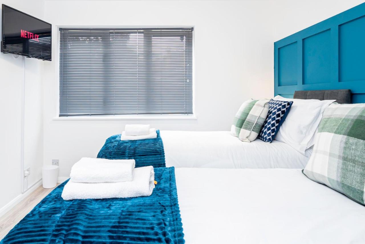8 Beds, 3 Baths Perfect For Contractors & Teams * Basingstoke