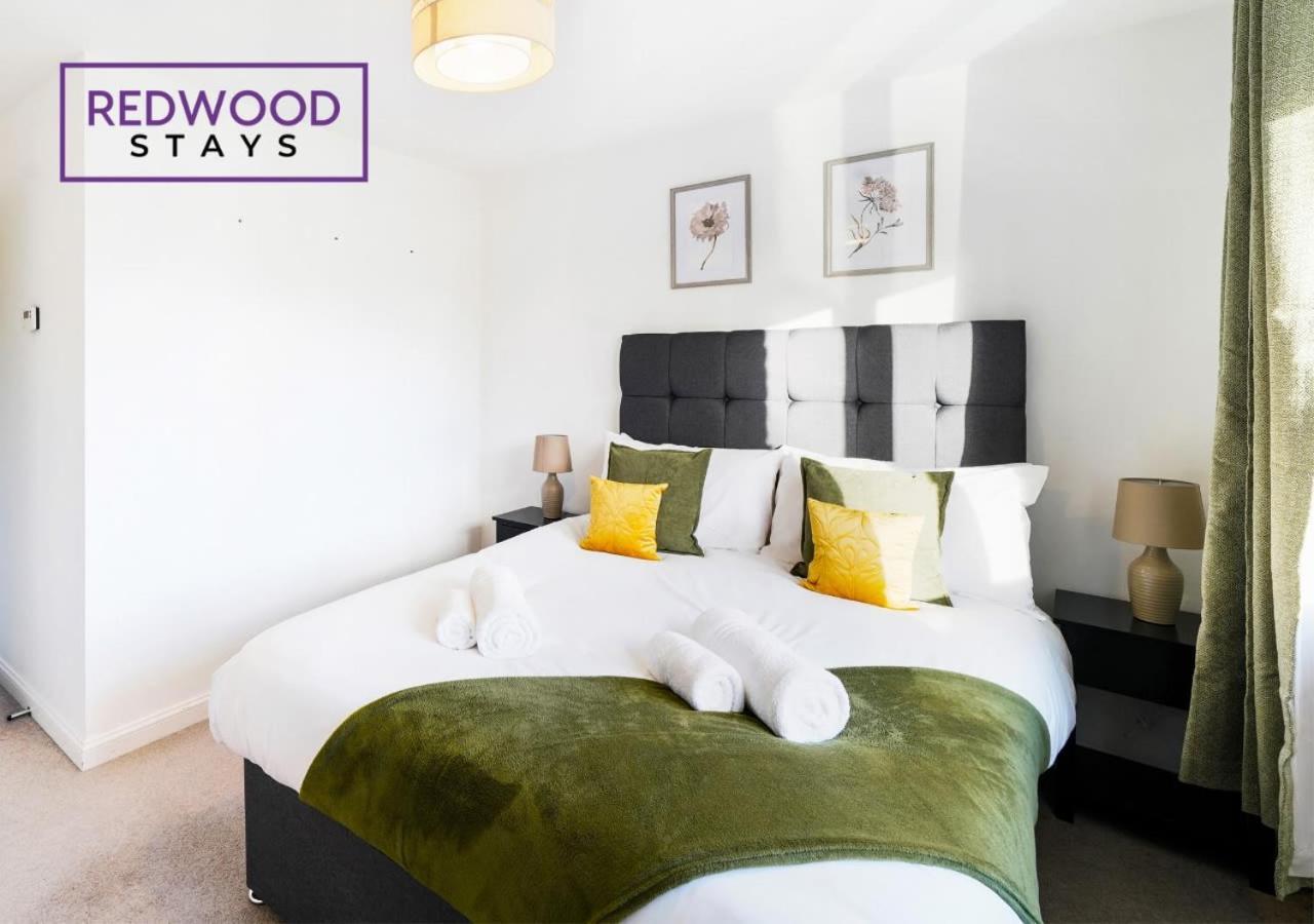Brand New! 3 Bed 2 Bath House, Near Hospital, With Free X2 Parking & Wi-fi By Redwood
