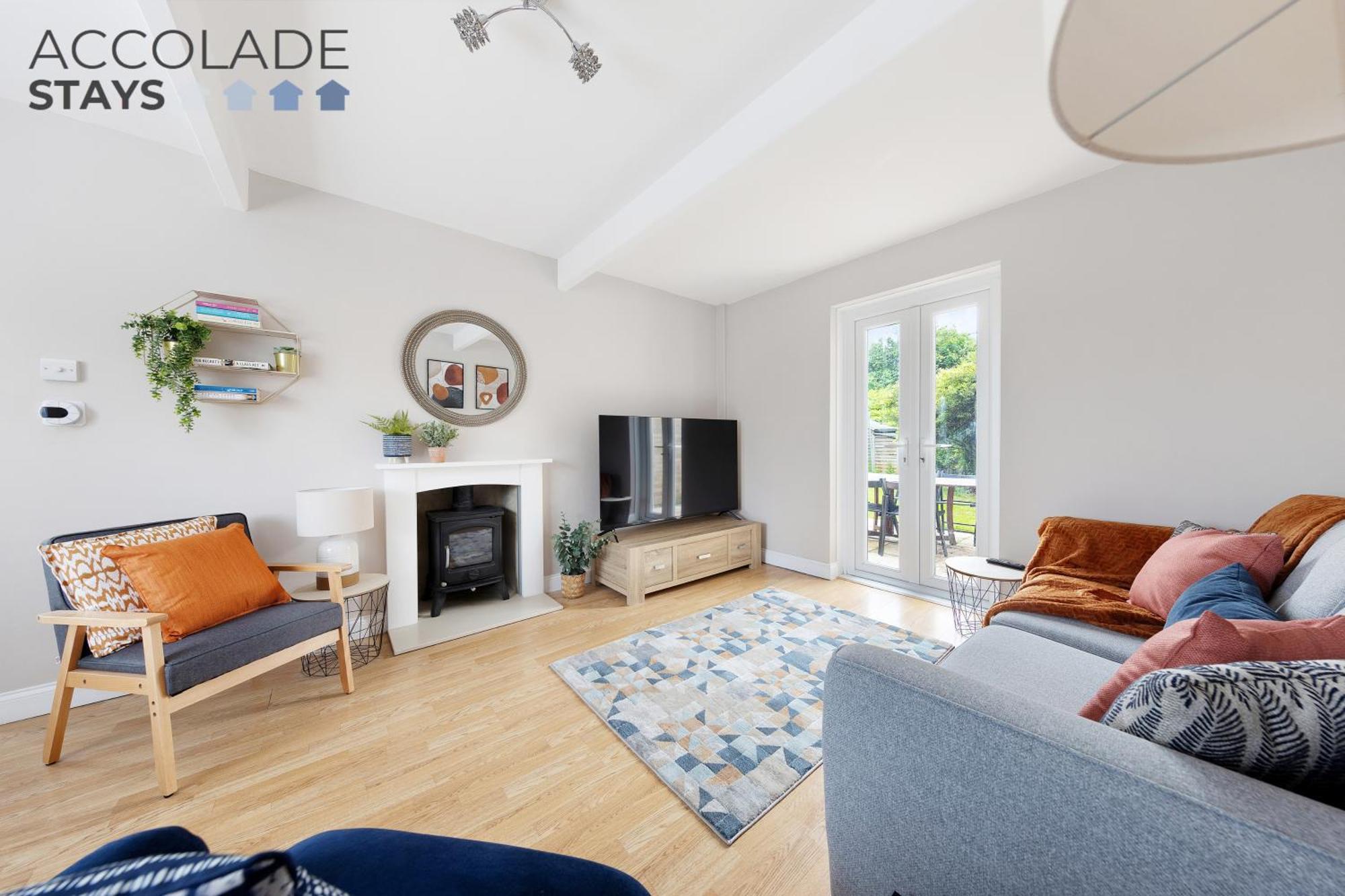 Holiday home 3 Bed, 2 Bath, Sleeps 6, With Free Parking & Wifi, Ideal For Contractors And Families Basingstoke