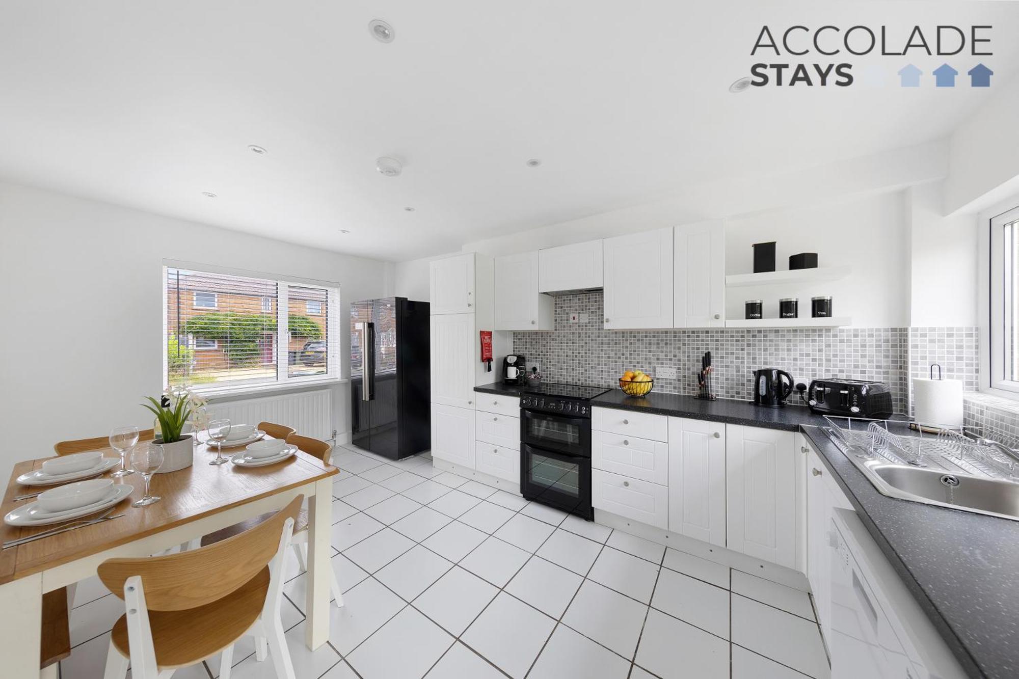 Holiday home 3 Bed, 2 Bath, Sleeps 6, With Free Parking & Wifi, Ideal For Contractors And Families
