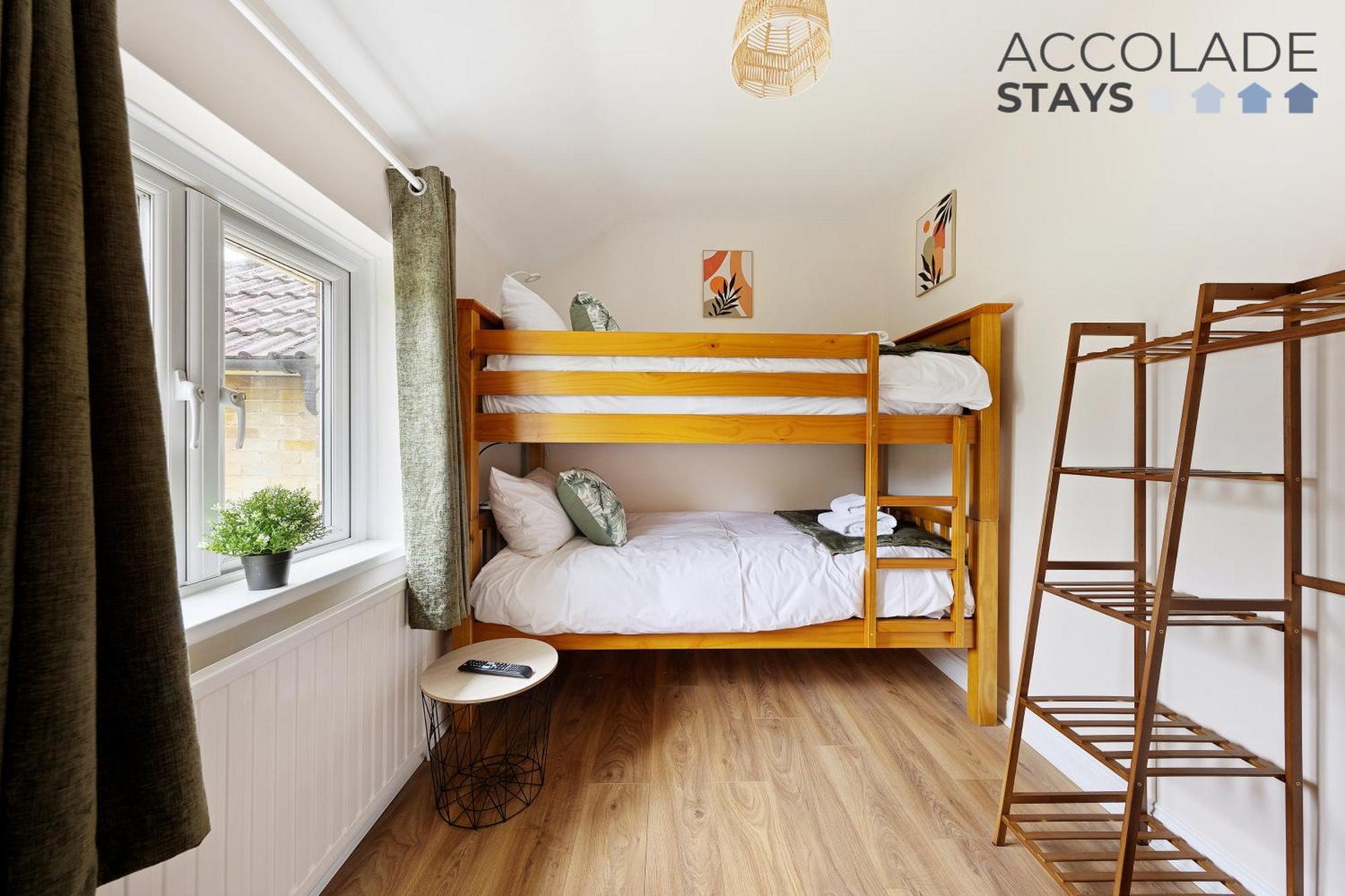 3 Bed, 2 Bath, Sleeps 6, With Free Parking & Wifi, Ideal For Contractors And Families